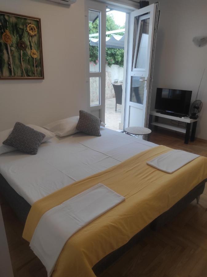 Olive Garden Apartment Хвар Екстериор снимка