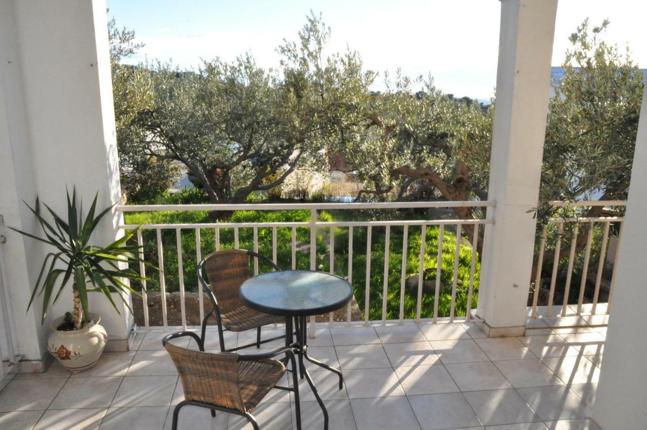 Olive Garden Apartment Хвар Екстериор снимка